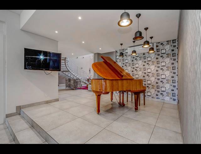 5 BEDROOM GOLF ESTATE FOR SALE IN STEYN CITY